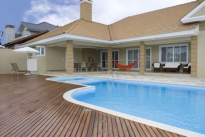 A churrasqueira externa é ideal para locais com áreas de lazer |