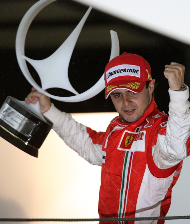 Massa, aos prantos, comemorou a vitória como um desabafo. Título ficou com Hamilton por um ponto |