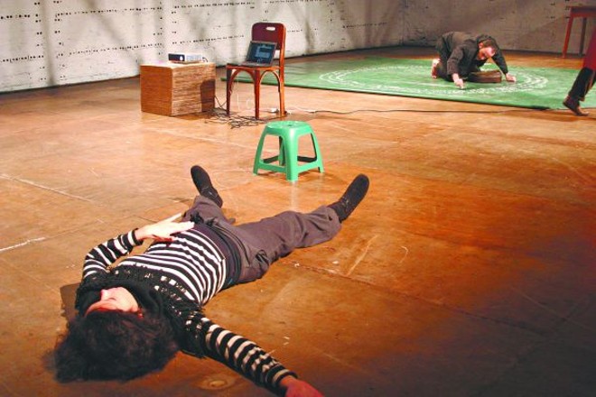 Narrativas Urbanas: atores da CiaSenhas criam cenas-depoimentos |