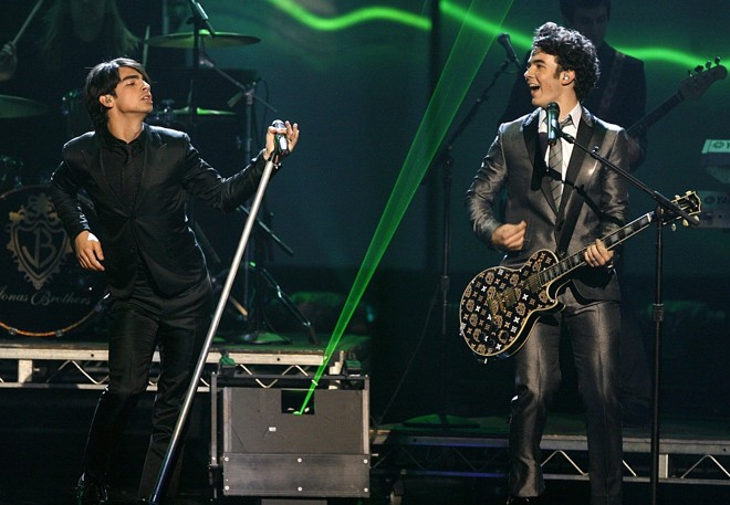 Joe e Kevin Jonas, da banda Jonas Brothers |