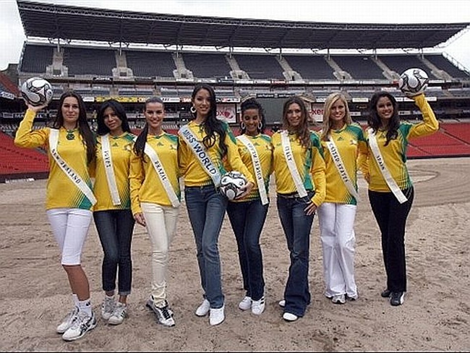 Julia Taylor, Sanaa Ismail Hamed, Tamara Almeida, Zilin Zhang, Tansey Coetzee, Mercia Lane e Patricia Alonjo participam do sorteio deste sábado | Alexander Joe / AFP