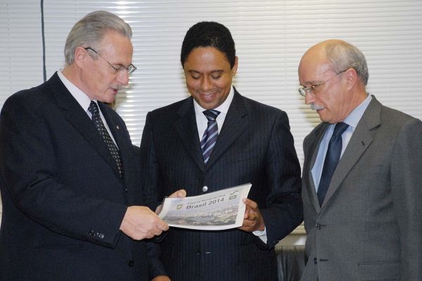 Vice-governador do PR, Orlando Pessuti, ministro dos Esportes, Orlando Silva e secretário do Turismo, Celso Caron, durante encontro em Curitiba | Divulgação / Everson Bressan