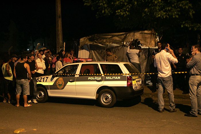 Celso Eidt foi morto dentro do barraco em que estava morando na calçada da Rua João Dembinski | Pedro Serapio/Gazeta do Povo