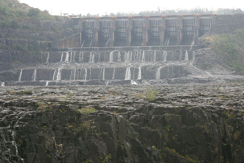 Usina de Salto Santiago, construída na década de 70. Famílias da região das áreas alagadas pelos reservatórios das hidrelétricas precisam deixar suas terras | Aniele Nascimento / Gazeta do Povo
