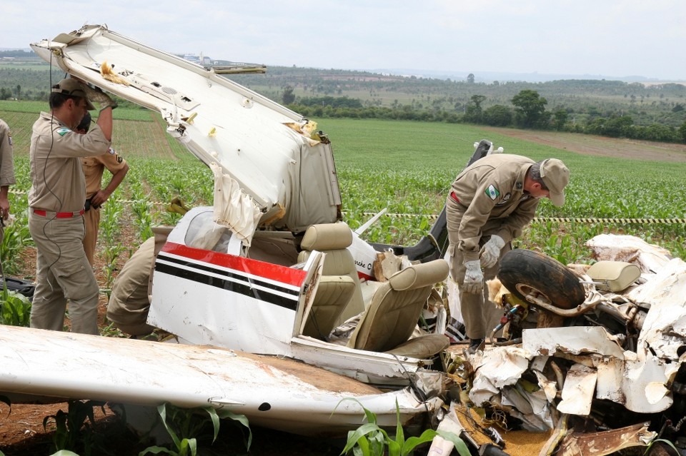 Monomotor caiu em uma fazenda de sementes, perto do aeroporto de Ponta Grossa: laudo de peritos sobre o acidente deve sair em 90 dias. | Henry Milléo/Gazeta do Povo