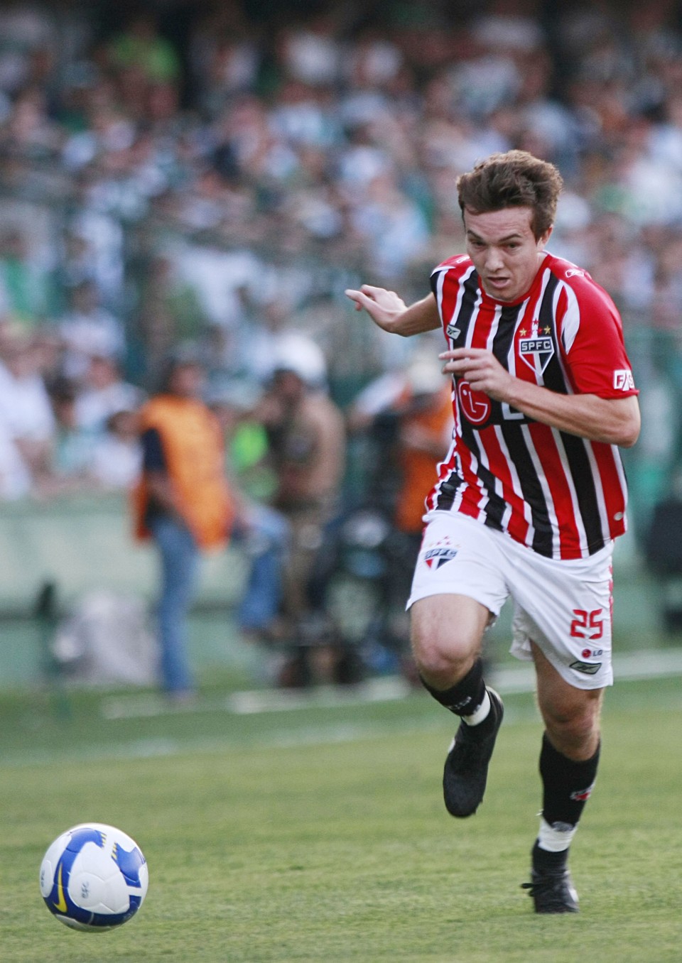 Dagoberto tenta alertar companheiros para evitar clima de "já ganhou" | Giuliano Gomes / Gazeta do Povo