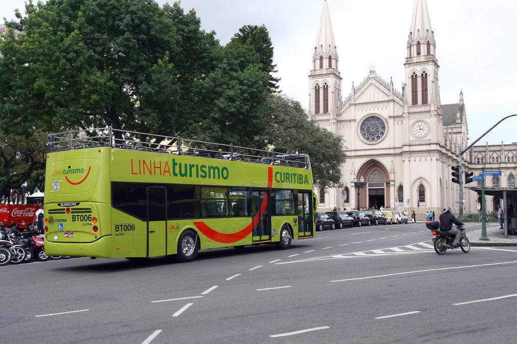 Novas jardineiras da capital têm piso superior aberto | Hedeson Alves/Gazeta do Povo