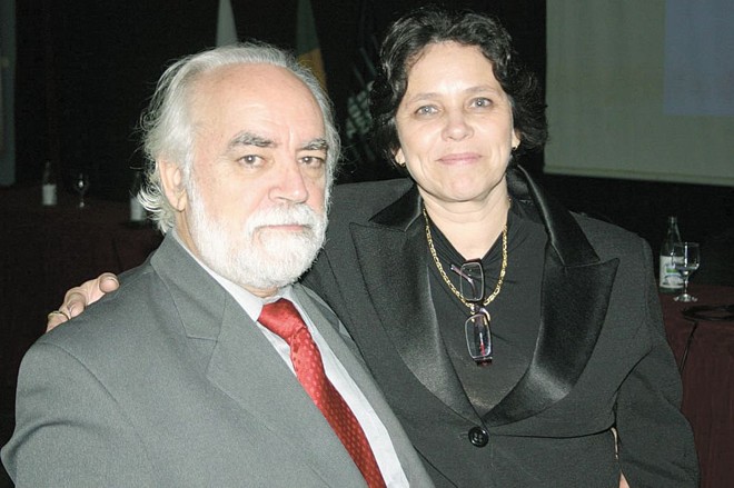 Des. federal José Eduardo Carreira Alvin, professor de Direito da UFRJ e autor de obras de Direitos Processual Civil e a presidente da Ojac | 