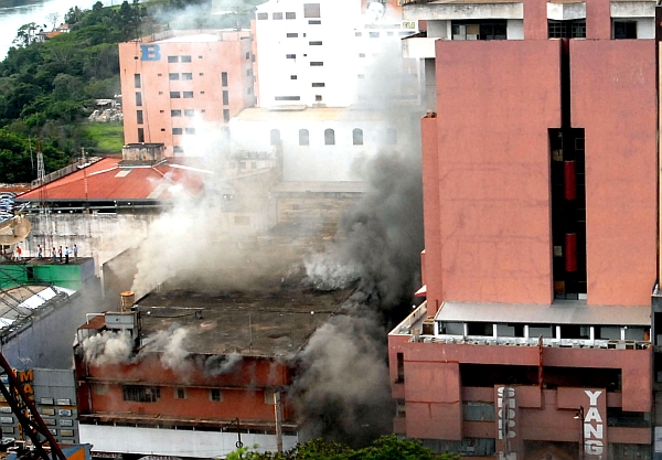 Incêndio em Ciudad del Este: fiscalização flagra mais locais de risco. | Roger Meireles