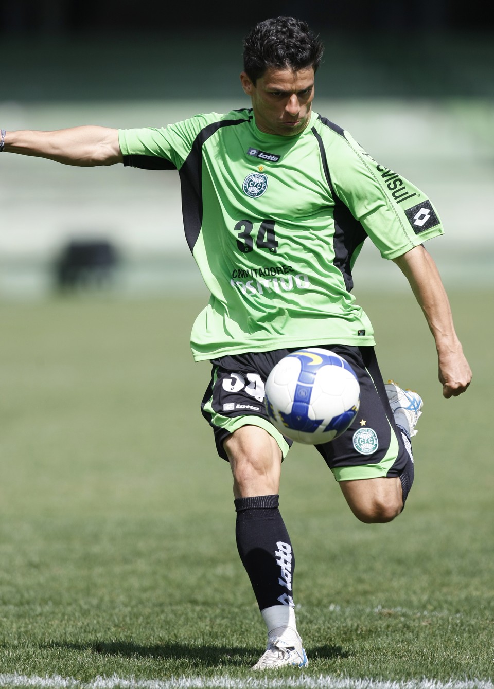 Arilton pode ser uma das novidades de Júnior no time titular do Coritiba para jogo contra o Santos | Rodolfo Bührer / Gazeta do Povo