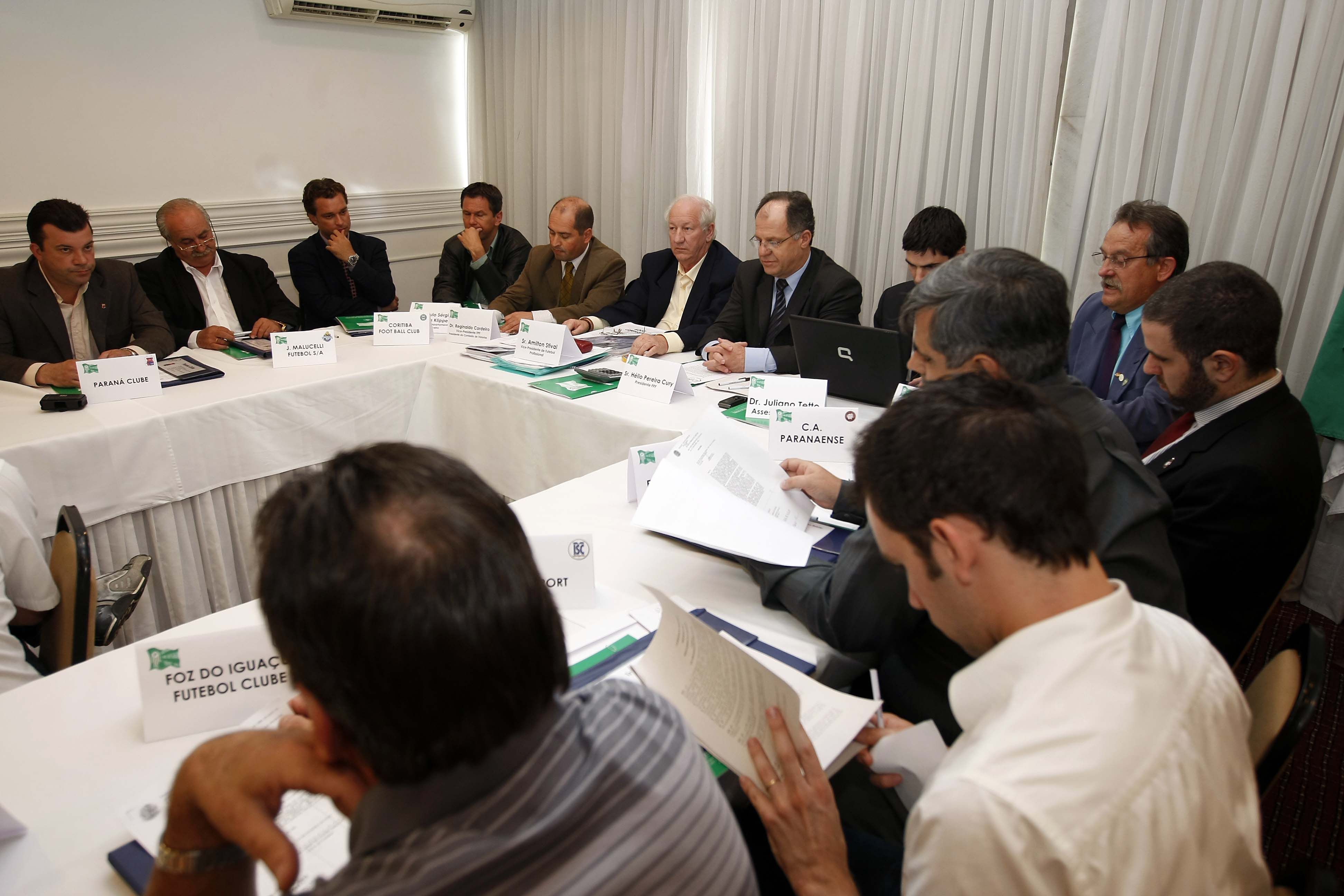 Encontro entre FPF e agremiações definiu alguns pontos do próximo Campeonato Paranaense | Hedeson Alves / Gazeta do Povo