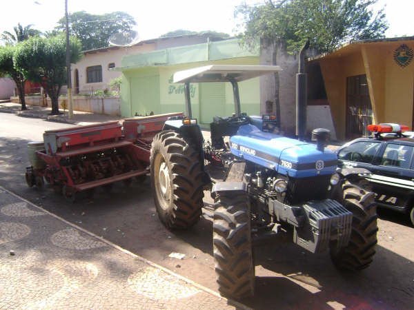Um dos tratores recuperados na Operação Paz no Campo | Polícia Militar/Divulgação