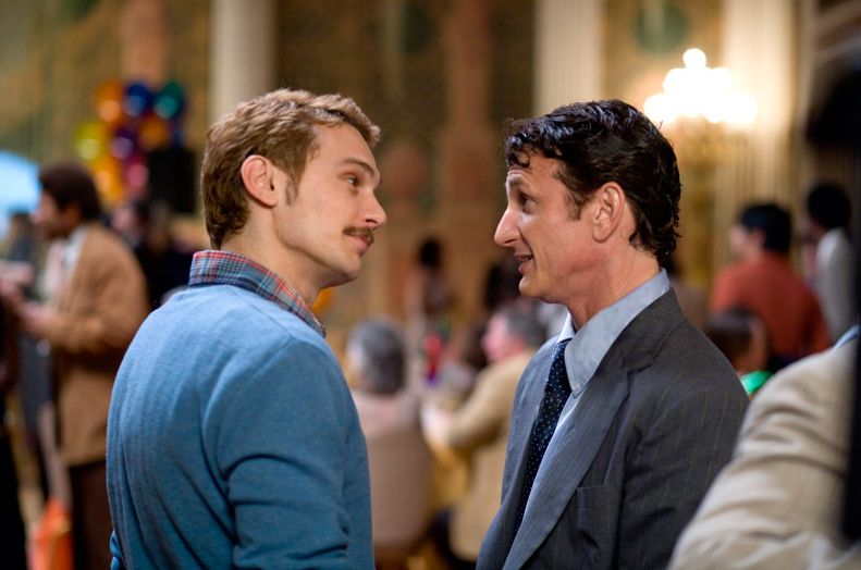 Os atores James Franco e Sean Penn são destaque no elenco da biografia "Milk" | Divulgação