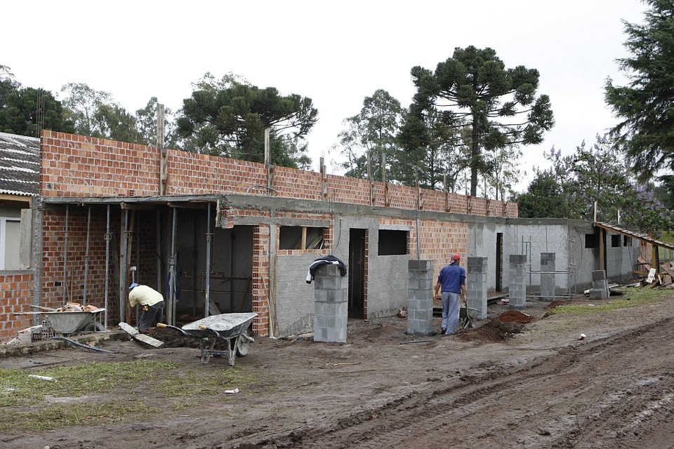 Edifício em construção no Ninho da Gralha, projeto bancado por parceria com empresários. O obra será inaugurada em 19 de dezembro | Aniele Nascimento/Gazeta do Povo