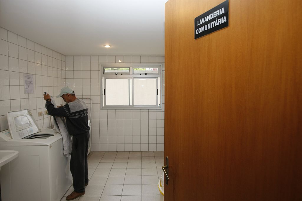 Lavanderia do ediíficio Central Place: moradores em processo de adaptação | Antônio Costa/Gazeta do Povo