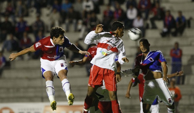 Jogo foi bem disputado no primeiro tempo. No segundo, o Paraná 