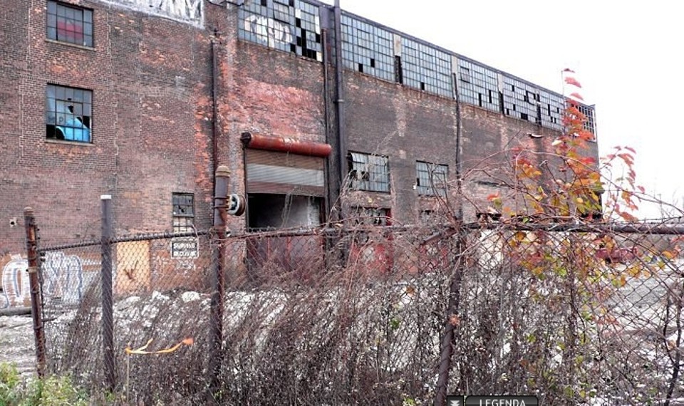 Fábrica de autopeças falida em Detroit, cujas instalações foram abandonadas | Reprodução/O Globo Online/José Meirelles Passos
