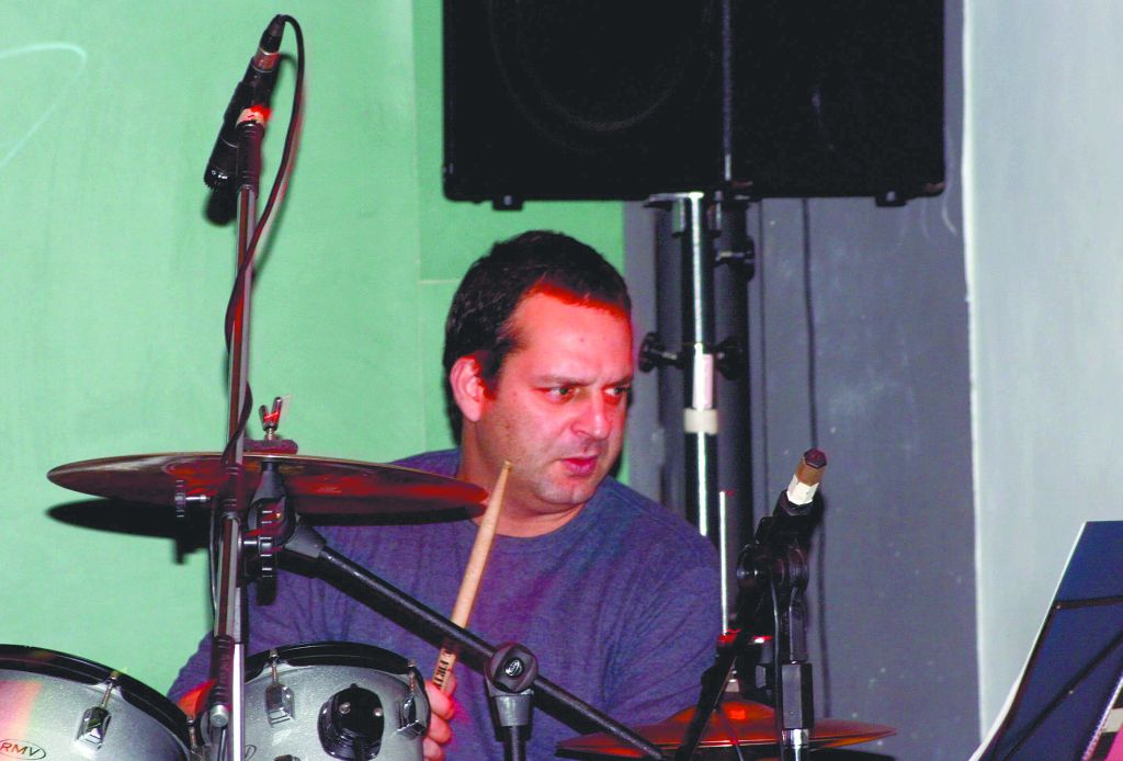 Bettega, o "rei" das baquetas | Divulgação/ Luiz Cequinel