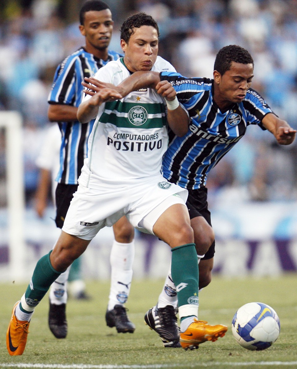 Marlos correu muito em Porto Alegre, mas não foi o suficiente para evitar a derrota do Coritiba | Nabor Goulart / Agência Estado