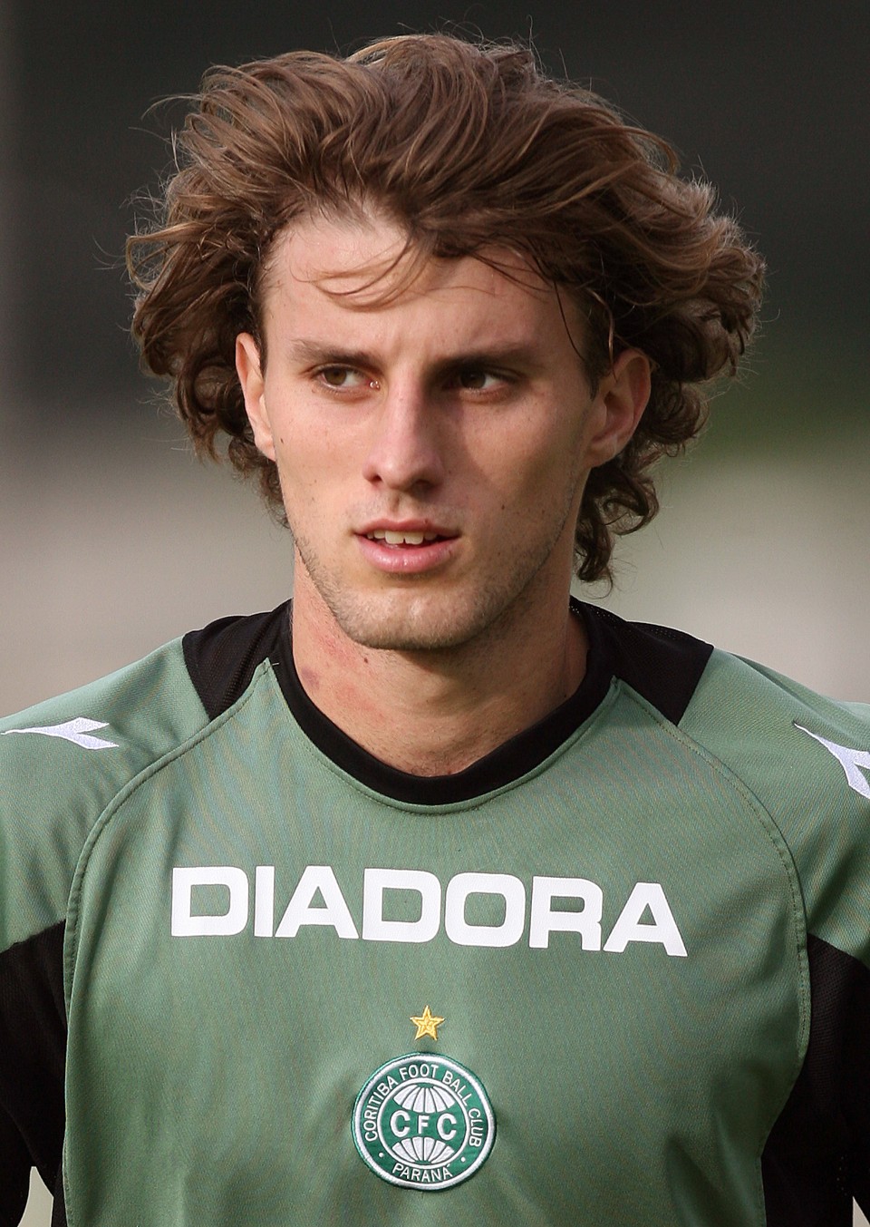 Zagueiro Henrique promete dar prioridade ao Coxa quando retornar ao futebol brasileiro | Rodolfo Bührer / Gazeta do Povo