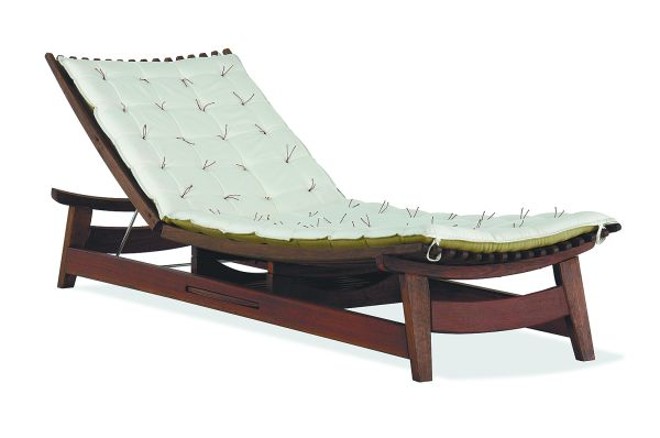 Espreguiçadeira Ayty, da Saccaro, com tecido sintético. Preço: R$ 4.825 |