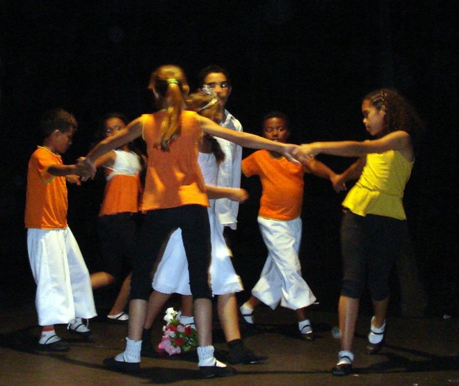 Integrantes do Grupo Ginga Total ensaiam a peça Um Pequeno Guerreiro em Busca de sua História | 