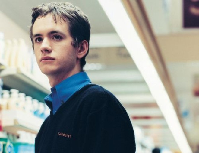 Jovem estudante de arte sofre de insônia em Cashback | 