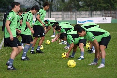Jogadores da categorias de base poderão fazer estágios no Chivas do México | Divulgação / CFC