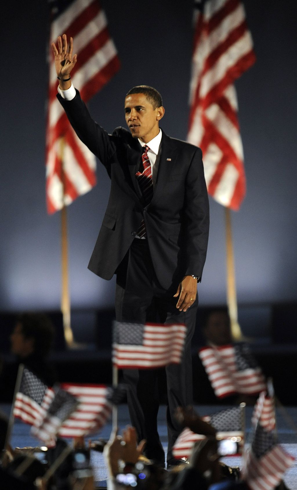 Nós vamos reconstruir a América, com mão calejada, tijolo por tijolo, para refazer o nosso país.Barack Obama, presidente eleito dos EUA, em discurso da vitória | Timothy Clary/AFP