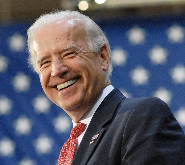 Joe Biden é filho de um vendedor de carros e bem menos favorecido que muitos colegas de Senado | William Thomas/AFP