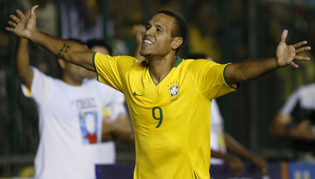 Luis Fabiano estaria cotado para substituir Adriano na Inter | Jamil Bittar / Reuters