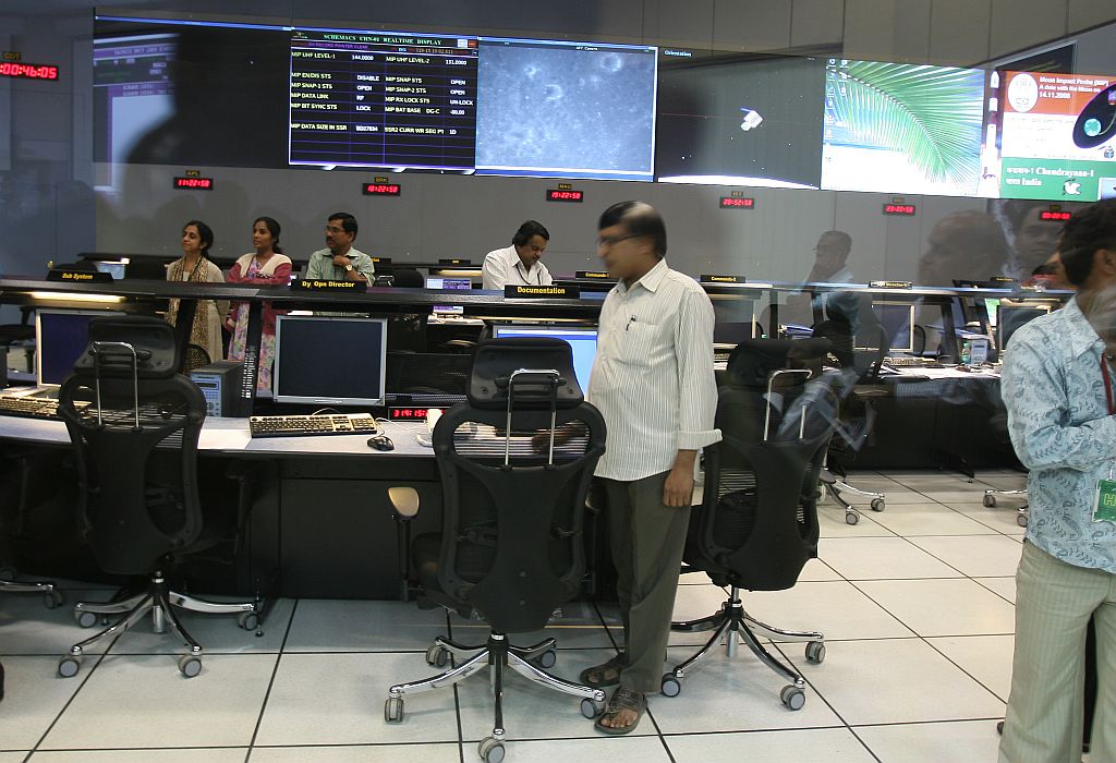 Cientistas monitoram sonda lunar que pousou no pólo sul da Lua às 13h01, disseram autoridades em Bangalore | Dibyangshu Sarkar / AFP Photo