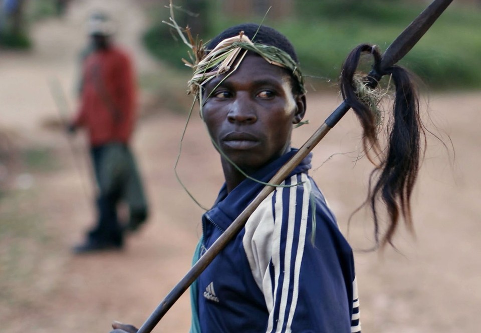 Soldado congolese enfrenta milicianos no leste do Congo | Reuters