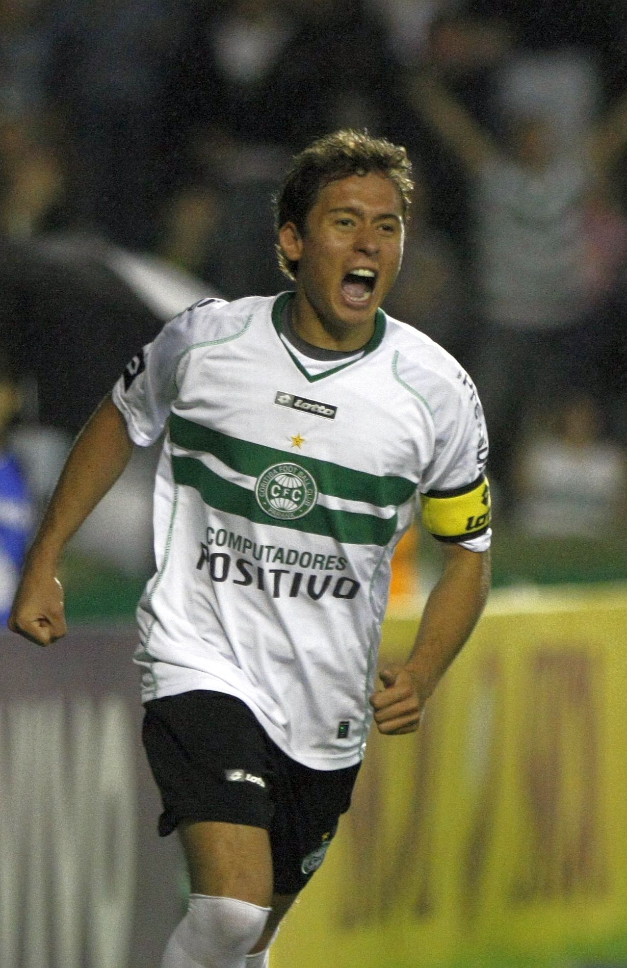 Keirrison comemora recuperação dele e do Coritiba no Brasileirão. Ele é vice-artilheiro (20 gols) e o Coxa o 6º colocado | Antônio Costa / Gazeta do Povo