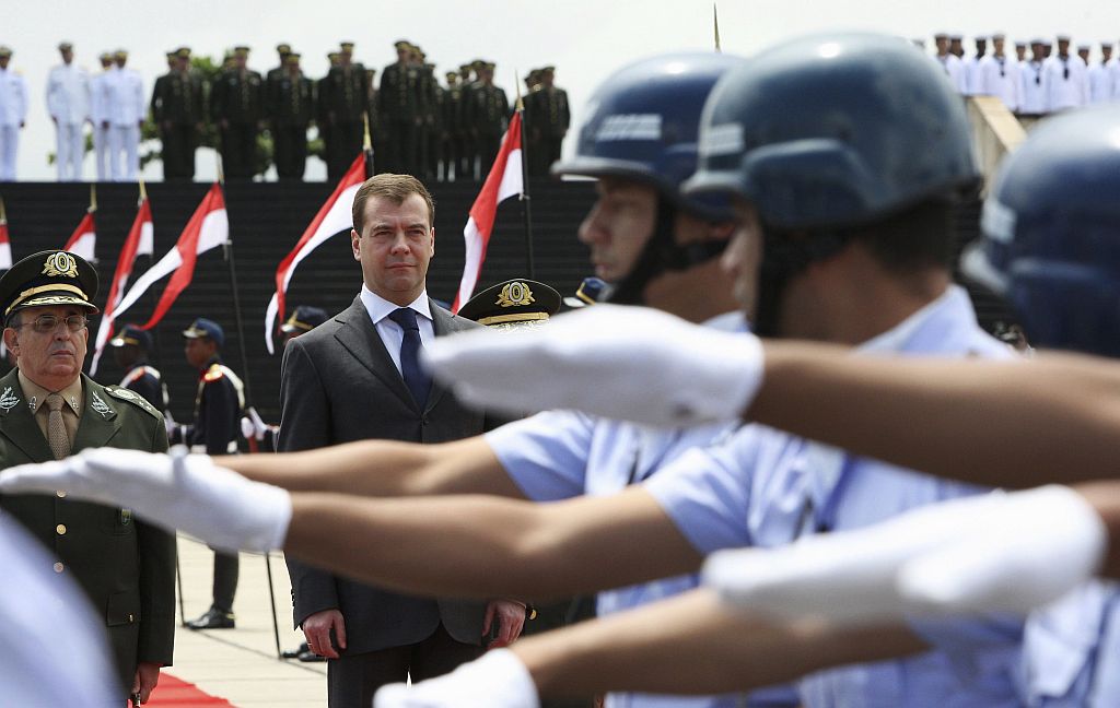 Medvedev participou de cerimonial militar no monumento aos mortos da Segunda Guerra Mundial, no Aterro do Flamengo | RIA Novosti / Reuters