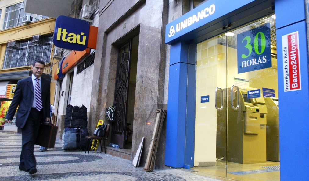 Após a unificação das operações, Itaú e Unibanco devem padronizar tarifas. | SergioMoraes/Reuters