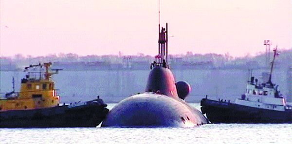 Após acidente, o submarino voltou à base provisória na região russa de Primorie | Crédito: NTV/AFP