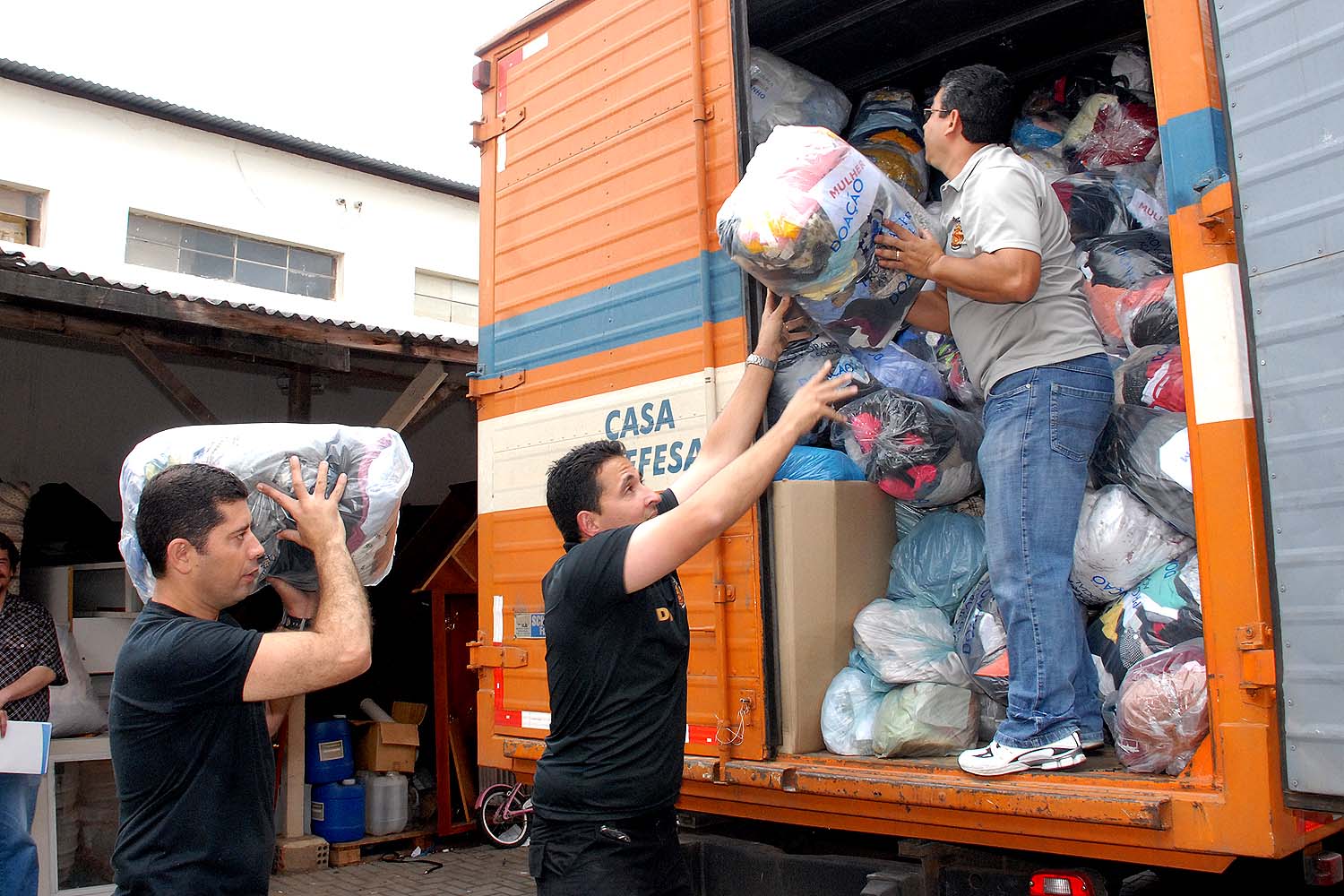 Embarque de donativos para os desabrigados pelas enchentes em Santa Catarina | Divulgação/Arnaldo Alves - SECS