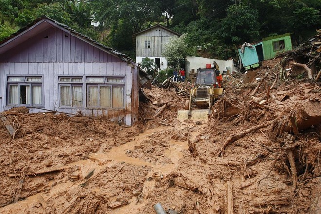 Trabalho de limpeza em Blumenau: o maior problema dessa vez não foram as enchentes, mas os deslizamentos |