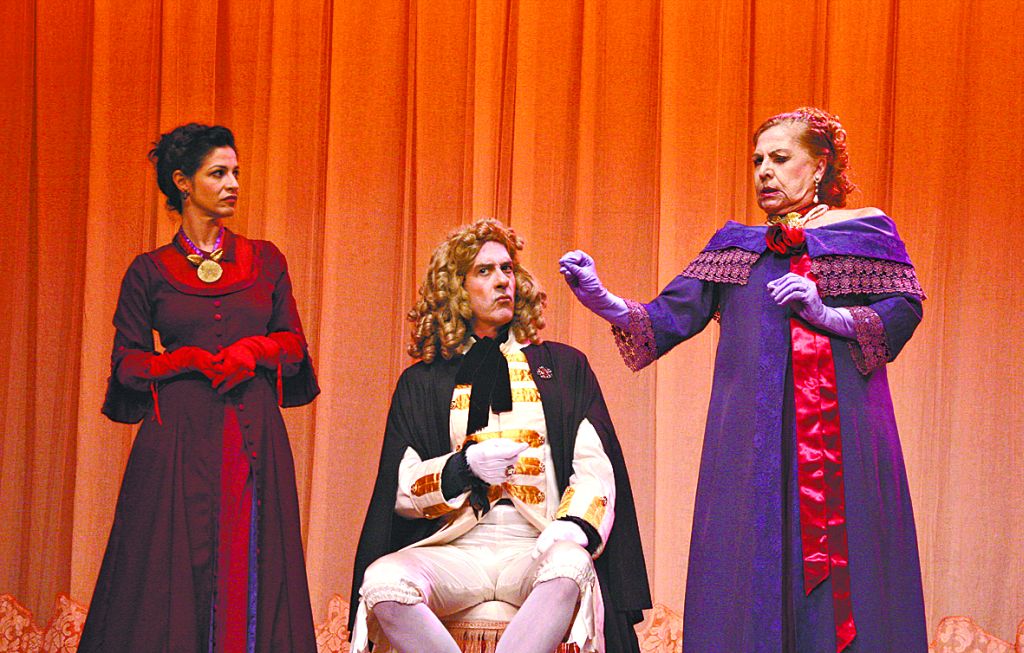 Dayse Pozato, Jacqueline Laurence e Gláucia Rodrigues em cena de As Sabichonas | Divulgação