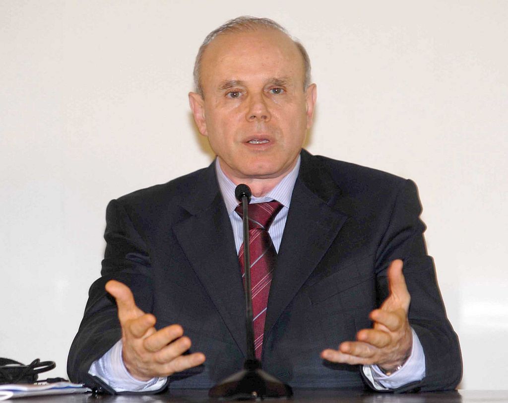 Guido Mantega durante entrevista coletiva após a reunião ministerial em que foram avaliados os impactos da crise financeira no Brasil | Wilson Dias/Abr