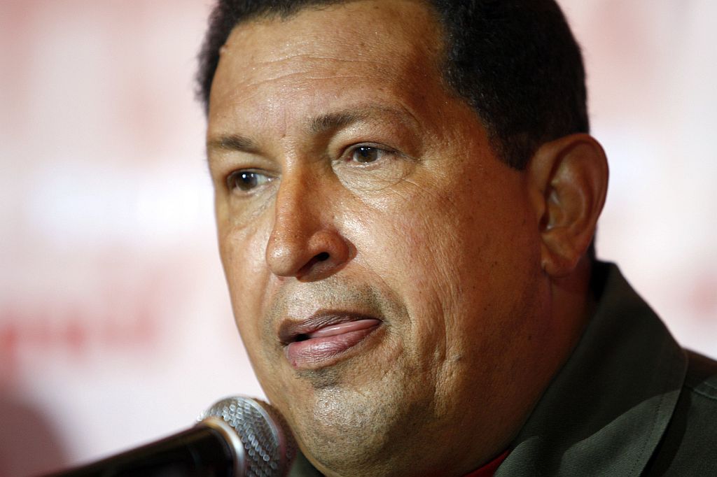 Aliados de Hugo Chávez venceram em 17 estados, mas mandatário reconheceu a vitória dos líderes oposicionistas nos principais pontos estratégicos do país | Carlos Garcia Rawlins / Reuters