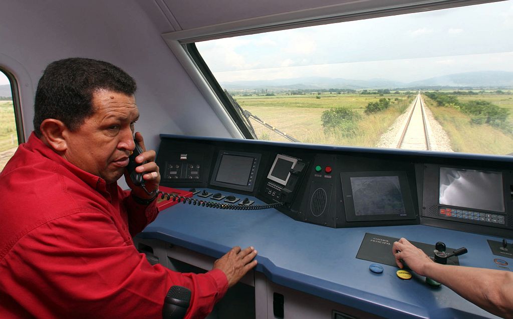 "Com todo respeito aos líderes que vão a Washington, não sei o que vão fazer lá. Acho que vão perder tempo, porque além do mais o presidente dos Estados Unidos já está fora. Que pode estar propondo um presidente como esse, que além do mais causou esta grande catástrofe?", disse | Ho-Miraflores Palace / Reuters