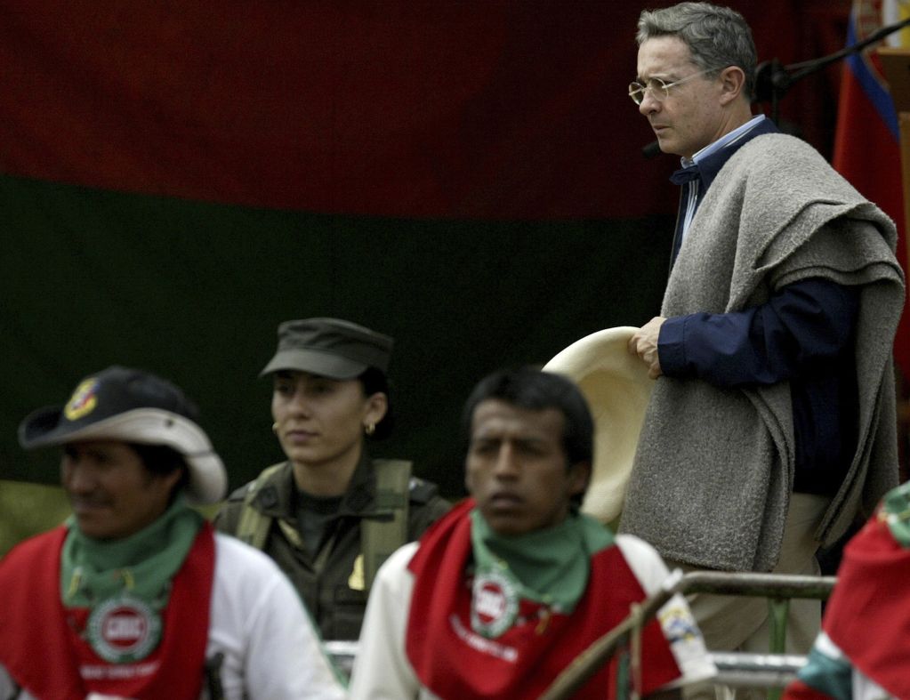 Encontro de mais de seis horas ocorreu na zona rural de Piendamó, sob forte esquema de segurança | Jaime Saldarriaga / Reuters