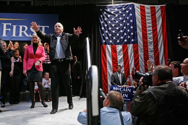 McCain e a esposa, Cindy, tentam virar o jogo na Pensilvânia, estado em que Obama tem ligeira vantagem nas pesquisas | Brian Snyder/Reuters