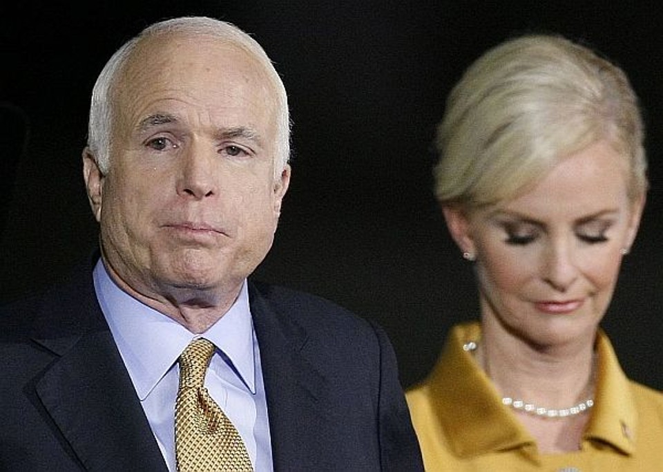 McCain reconhece derrota em discurso em Phoenix: reflexão sobre a campanha e culpa pela derrota | Rick Wilking / Reuters