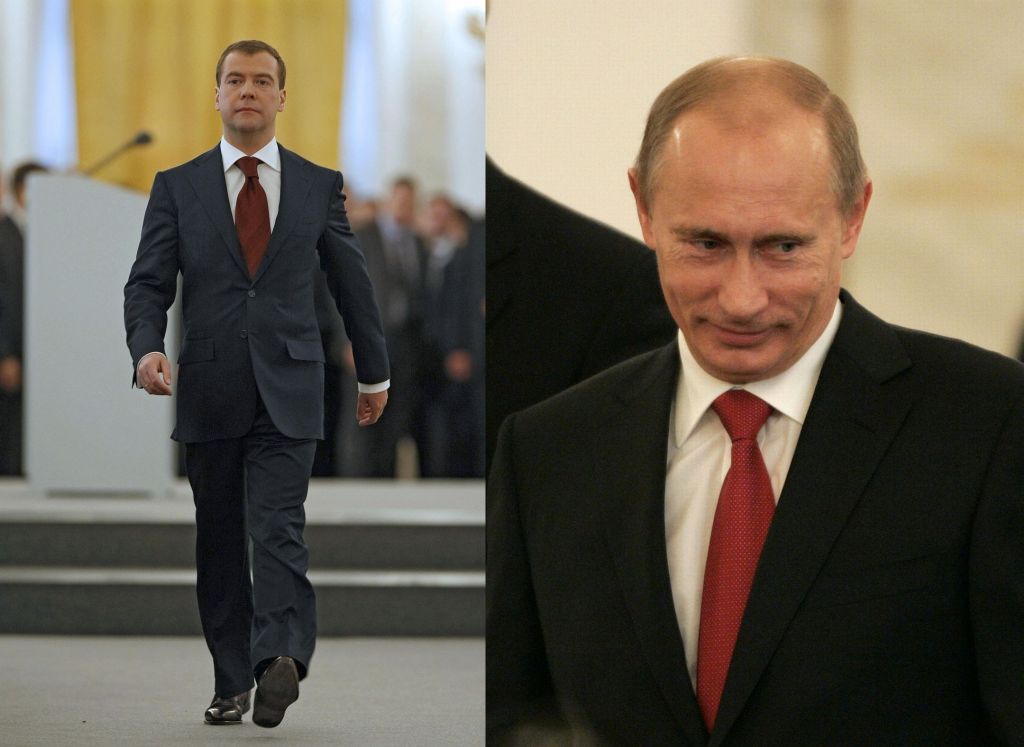 Medvedev (esq.) pode renunciar em 2009 alegando mudanças na Constituição. Assim, abre-se espaço para Putin (dir.) assumir após a convocação de novas eleições | Dmitry Astakhov / Alexander Natruskin / Reuters