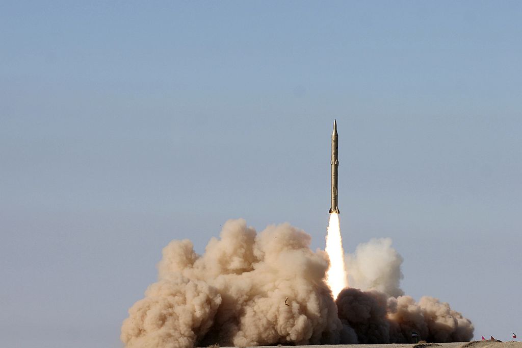 Irã testou "um míssil de dois estágios provido de dois motores e movido a combustível sólido", descreveu Mostafa Najjar | Fars News / Reuters