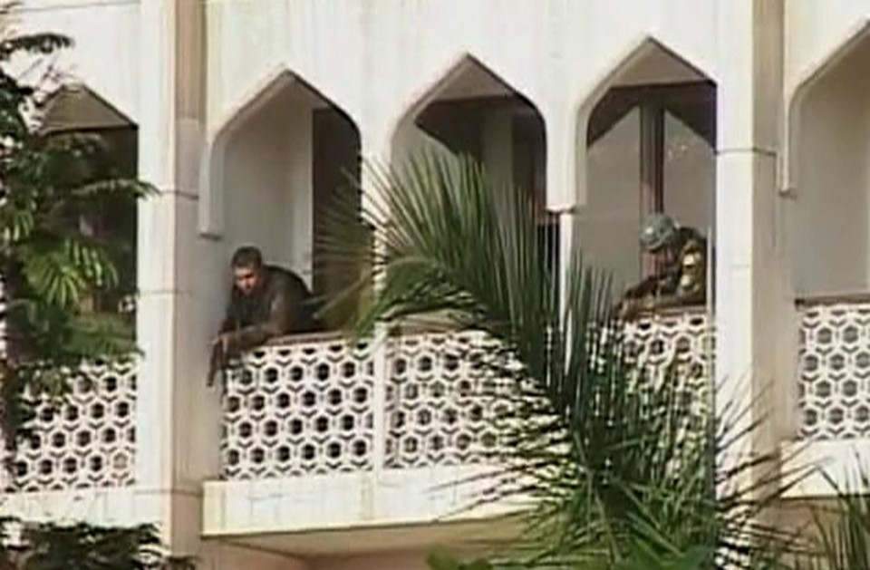 Ação dos policiais e soldados no Taj Mahal, onde centenas de pessoas foram feitas reféns | TV Reuters