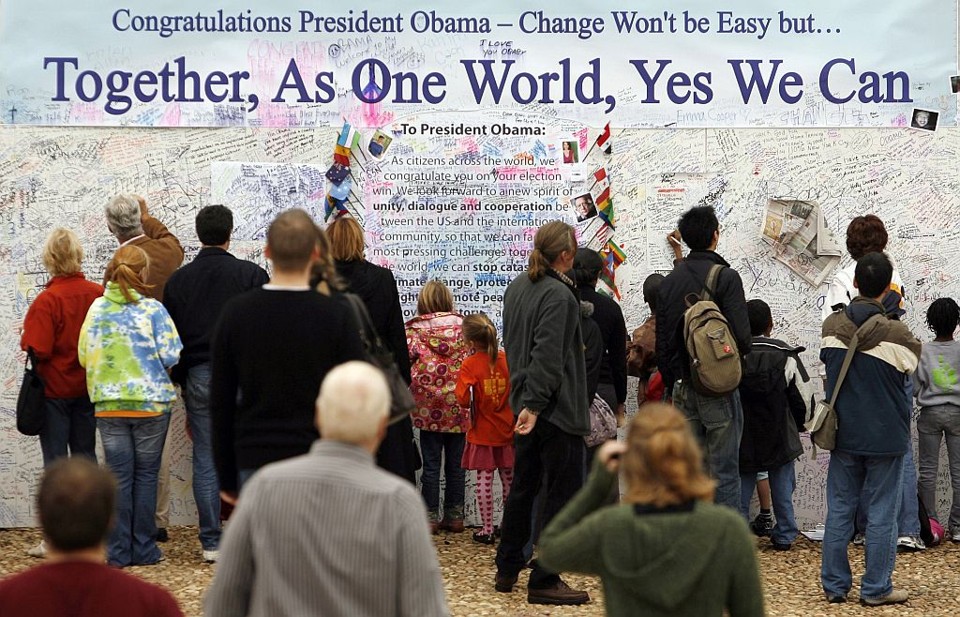 Muro em frente ao Memorial Lincoln é repleto de frases | Kevin Lamarque / Reuters